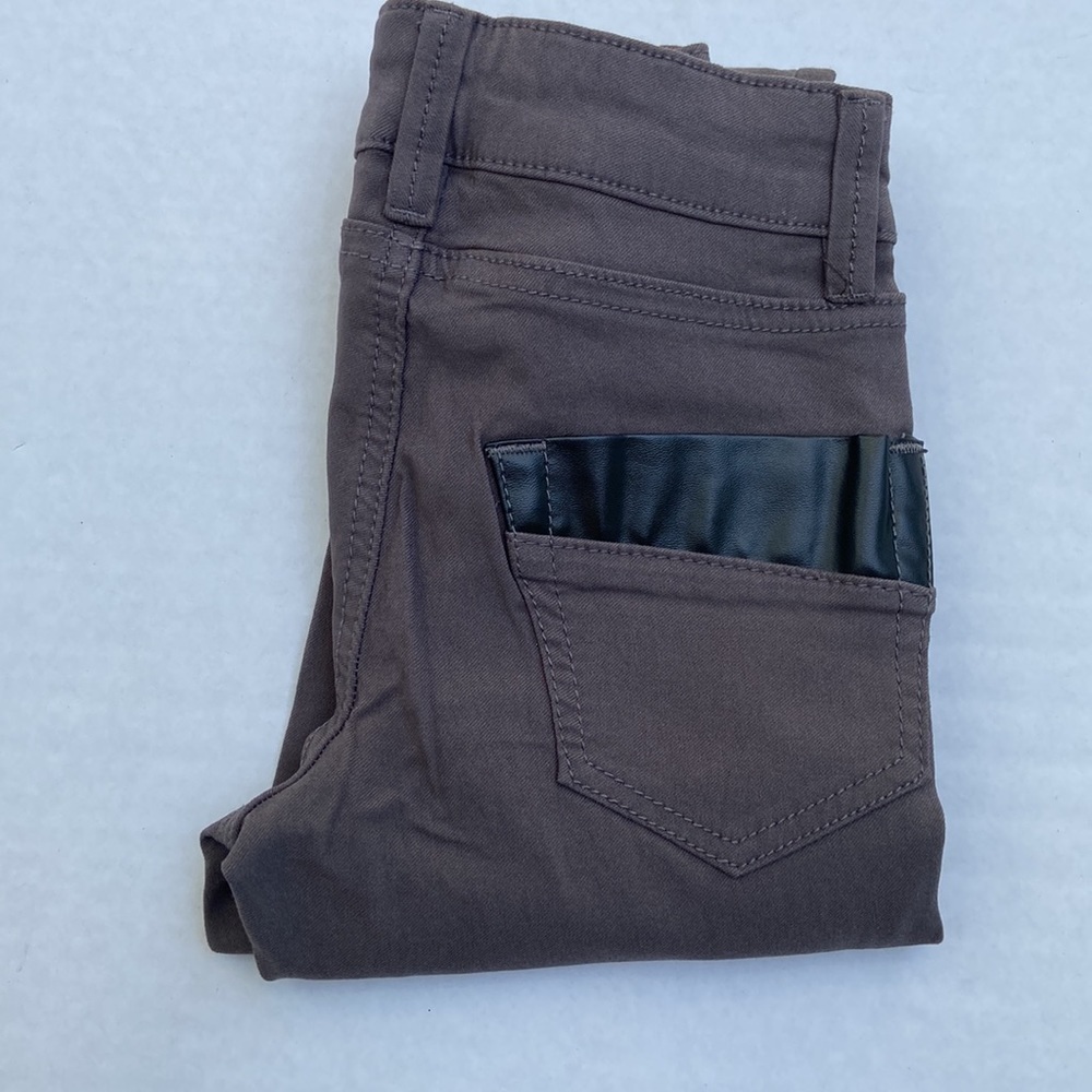 New GUESS Skinny Jeans SZ XS